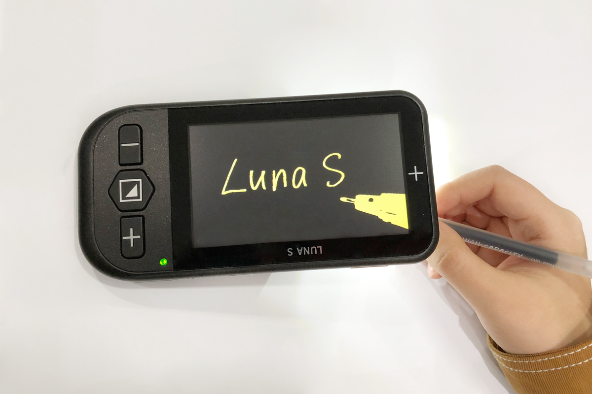 3 nieuwe draagbare elektronische loepen - Voizi